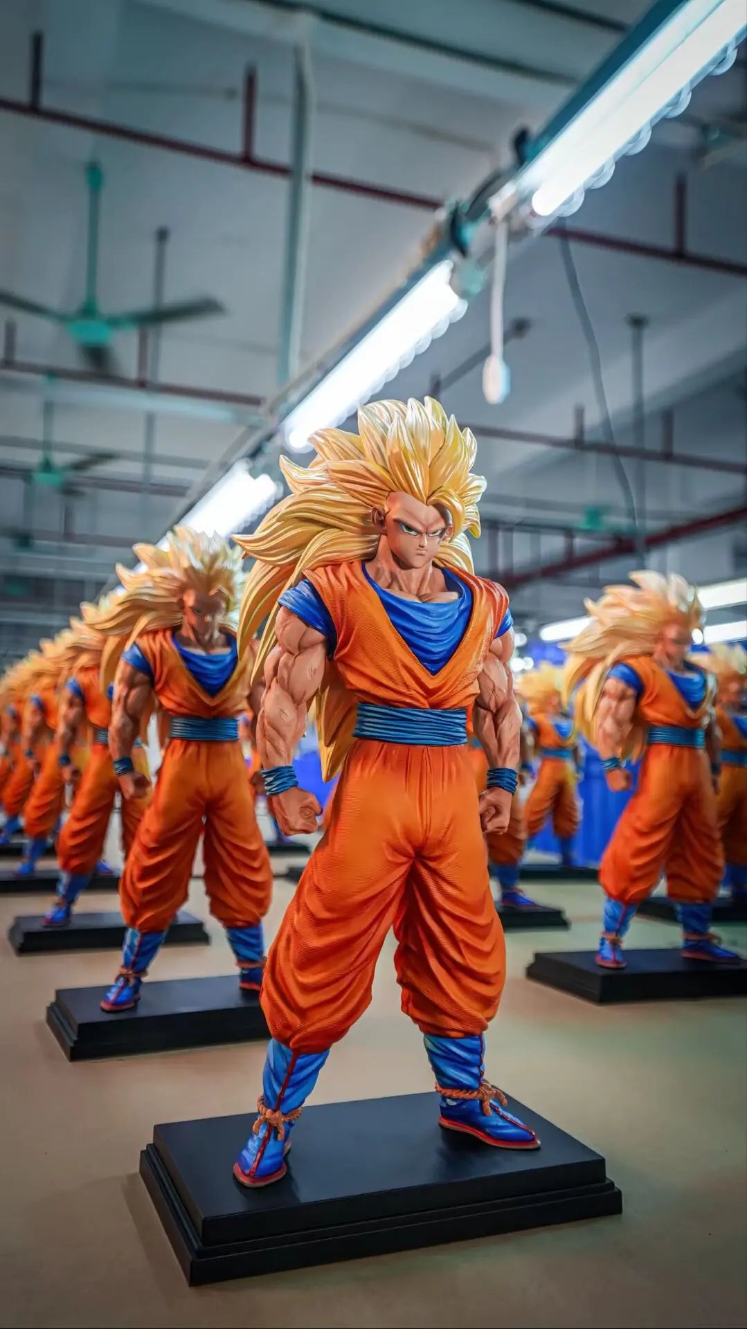 Super Saiyan 3 Goku Collectible Figure – Dragon Ball Z